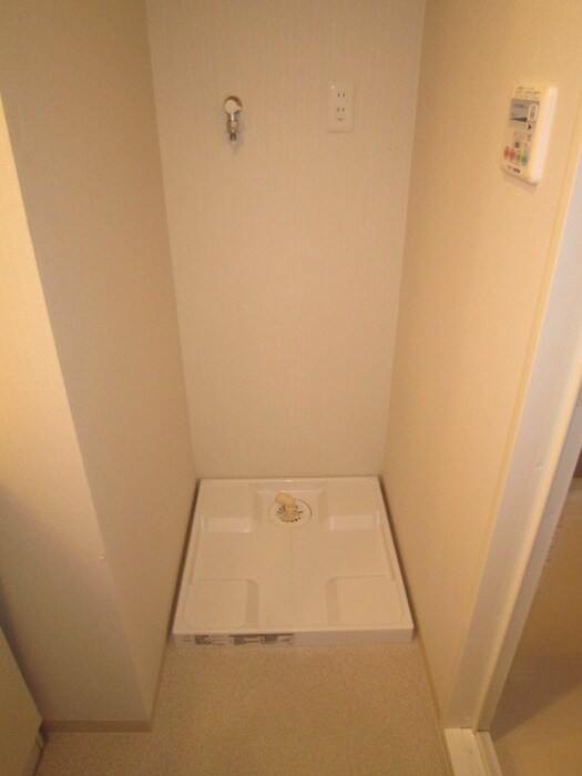 物件内観写真13　(洗濯機置場)