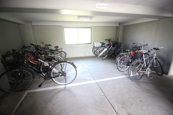 物件外観写真5　(駐輪場)