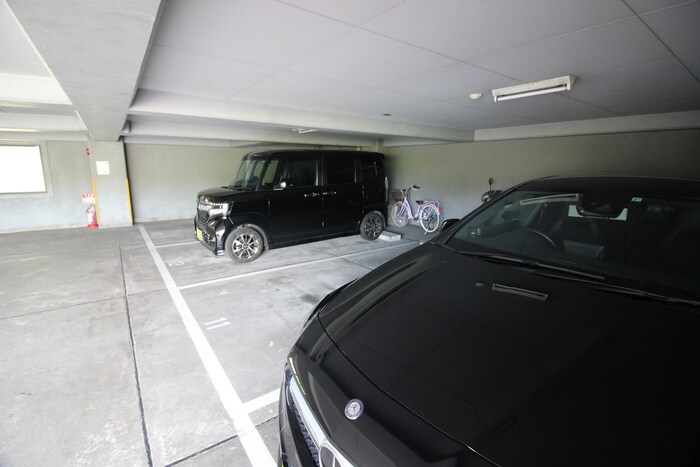 物件外観写真6　(駐車場)