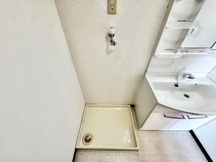 物件内観写真15　(洗濯機置場)