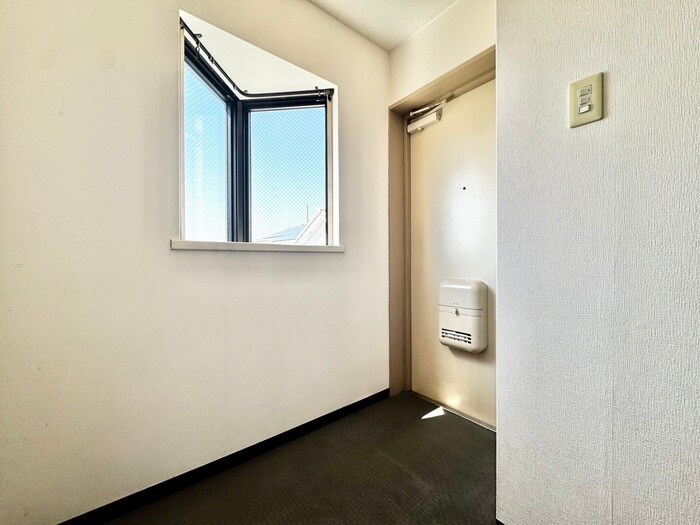 物件内観写真17　(玄関)