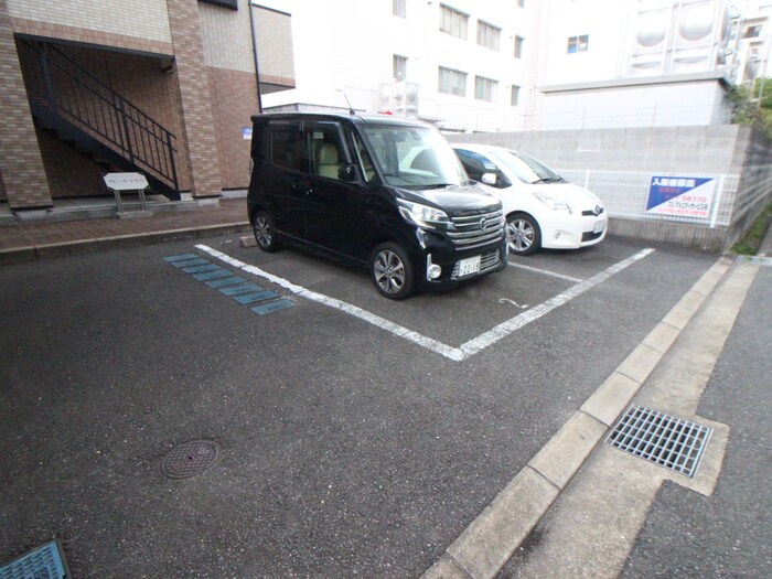 物件外観写真4　(駐車場)