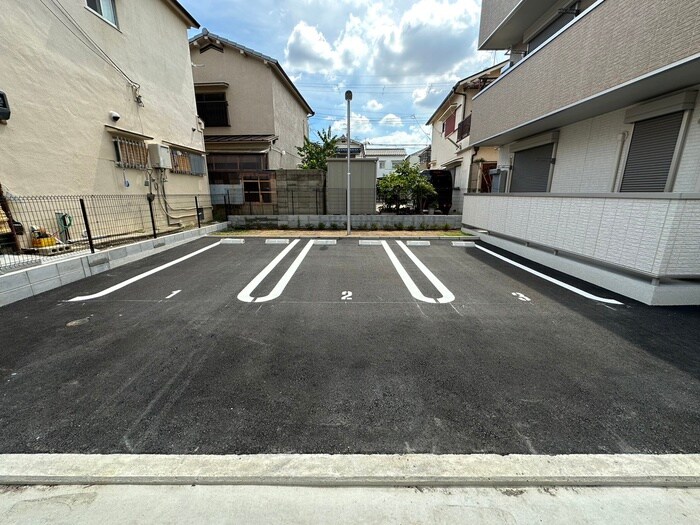 物件外観写真4　(駐車場)