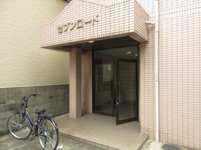 物件外観写真4　(エントランス部分)