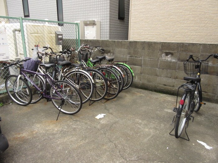 物件外観写真5　(駐輪場)