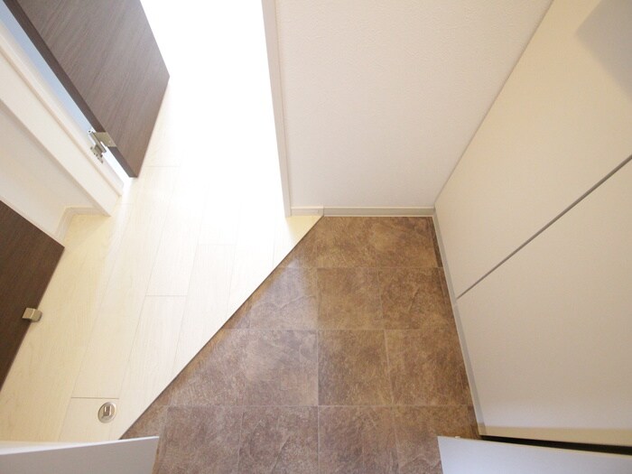 物件内観写真16　(玄関)