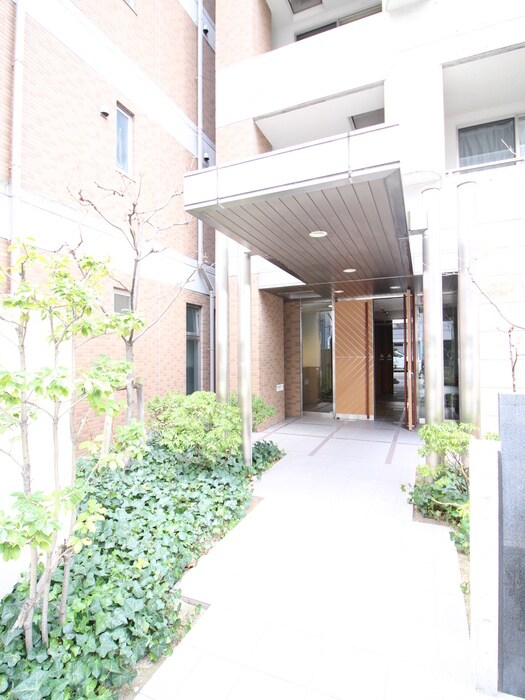 物件外観写真2　(エントランス部分)