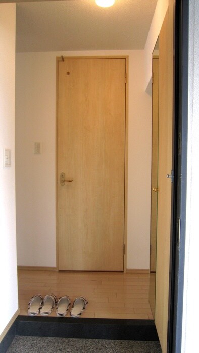 物件内観写真7　(玄関)