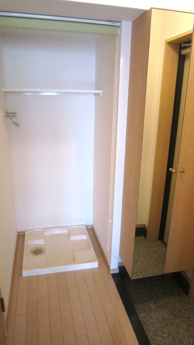 物件内観写真8　(洗濯機置場)