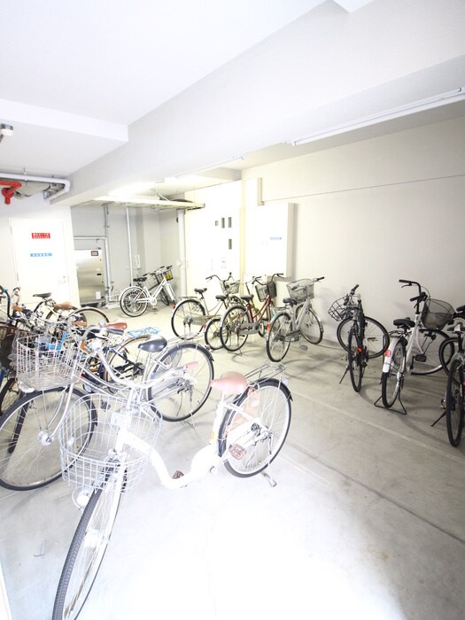 物件外観写真4　(駐輪場)