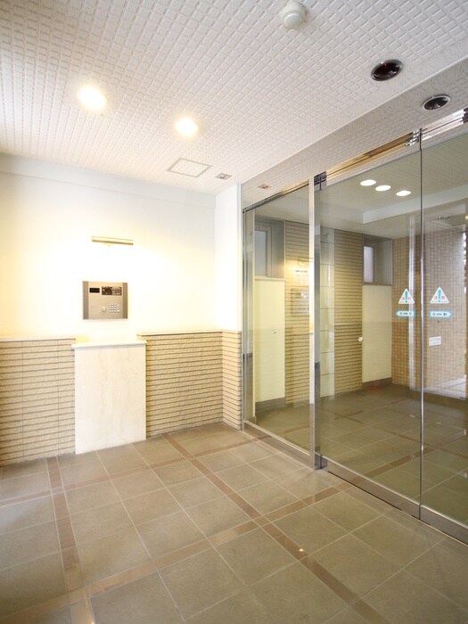 物件外観写真5　(エントランス部分)