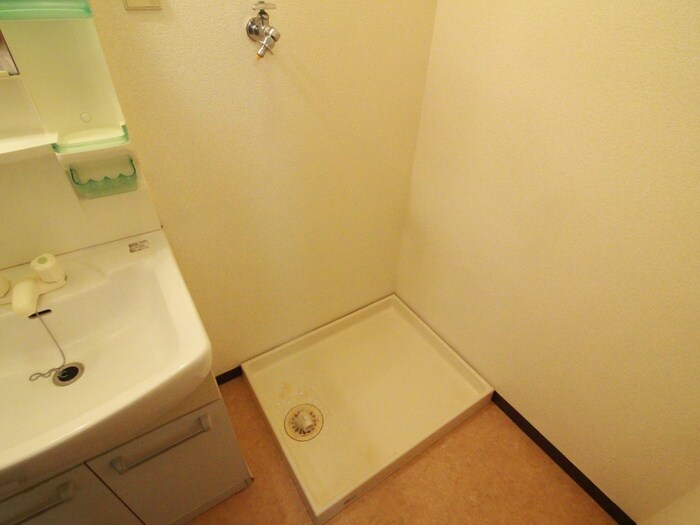 物件内観写真16　(洗濯機置場)