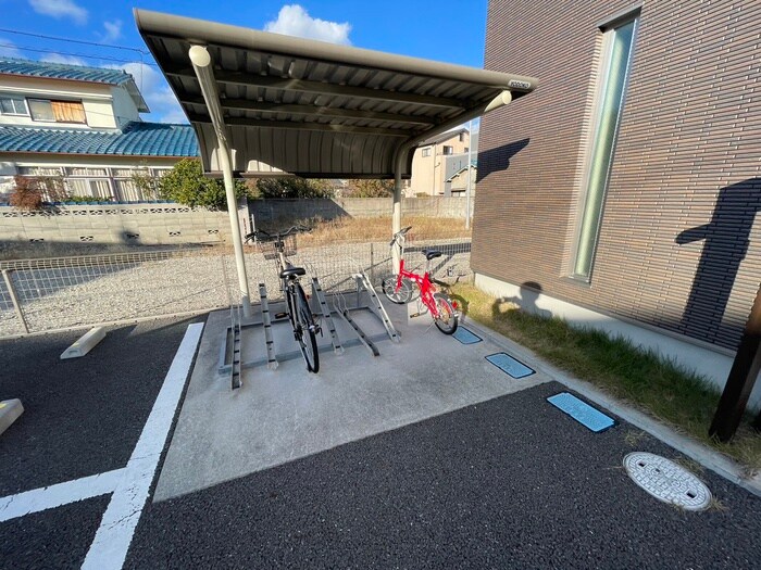 物件外観写真4　(駐輪場)