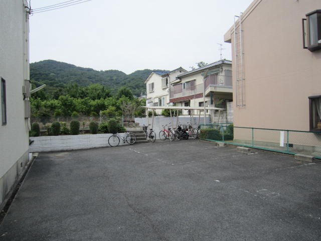 物件外観写真3　(駐車場)