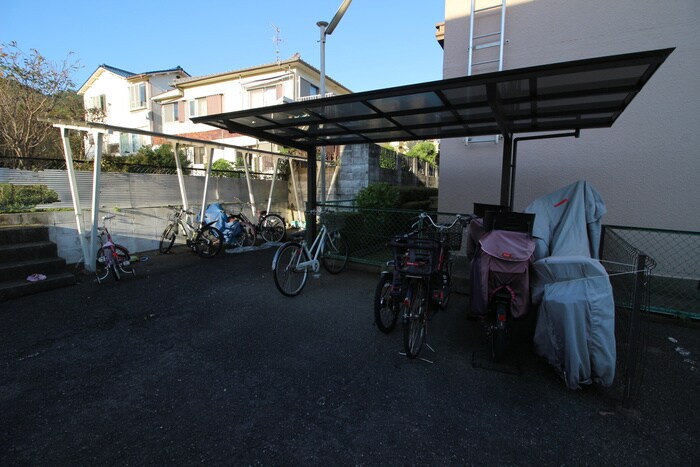 物件外観写真4　(駐輪場)