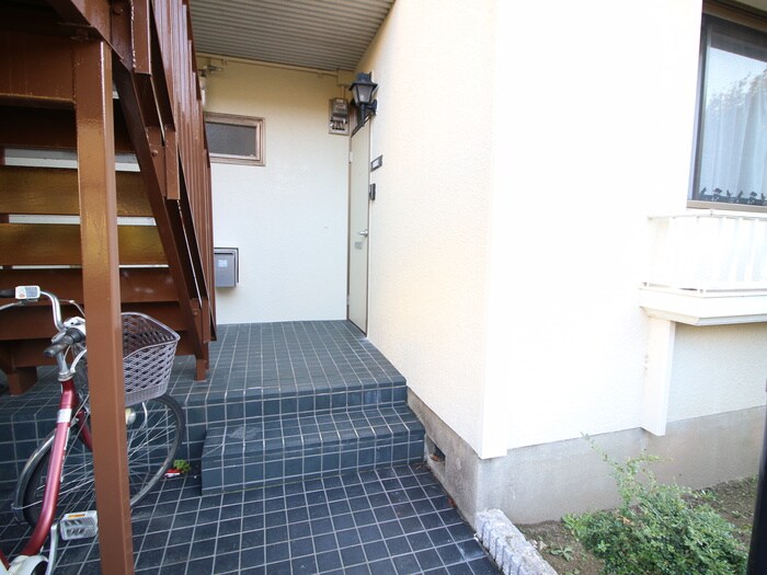 物件外観写真6　(エントランス部分)