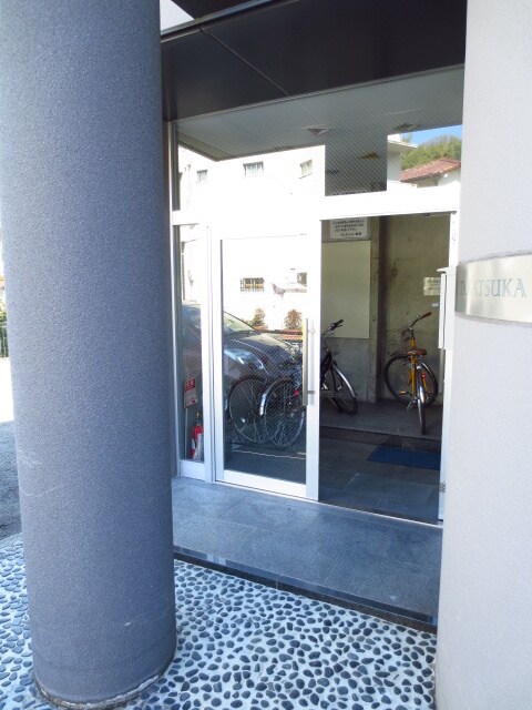 物件外観写真4　(エントランス部分)