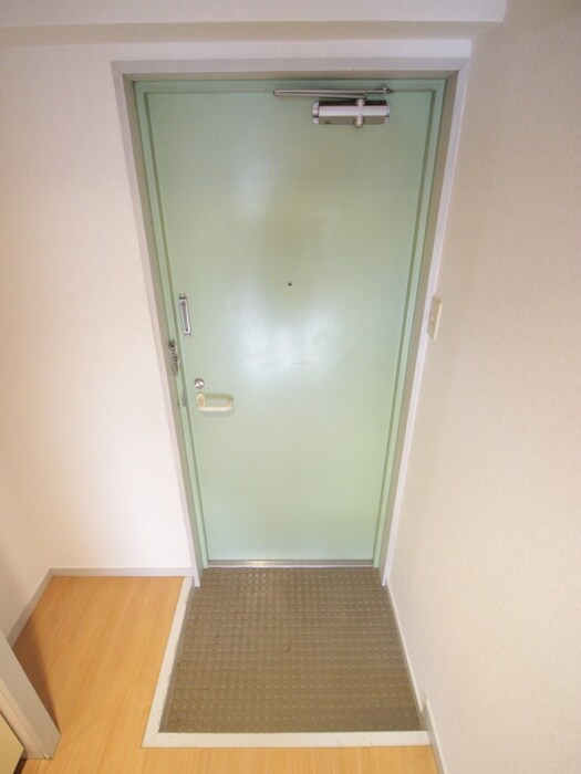 物件内観写真12　(玄関)