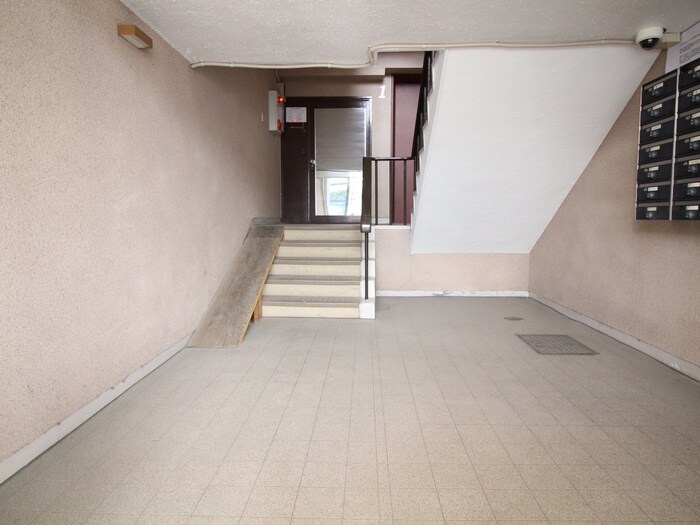 物件外観写真4　(エントランス部分)