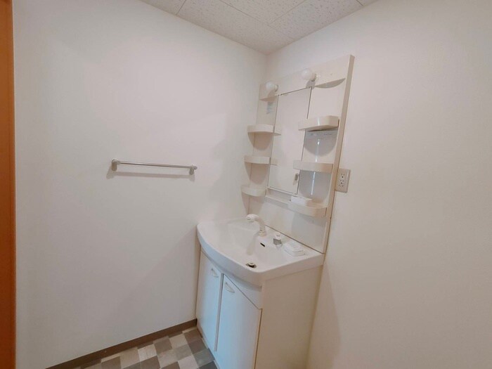 物件内観写真8　(洗面)