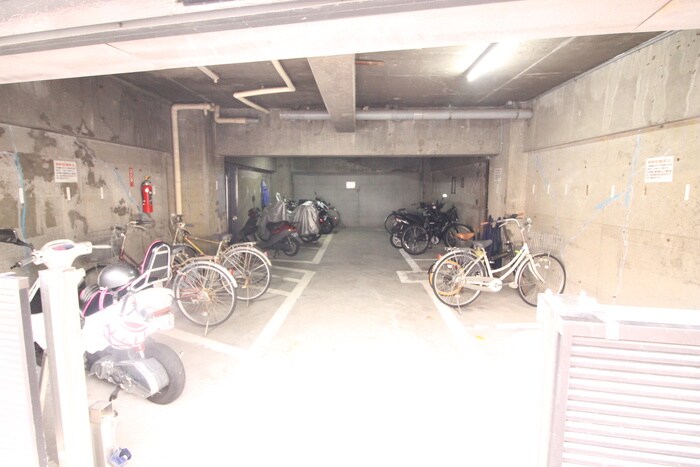 物件外観写真4　(駐輪場)