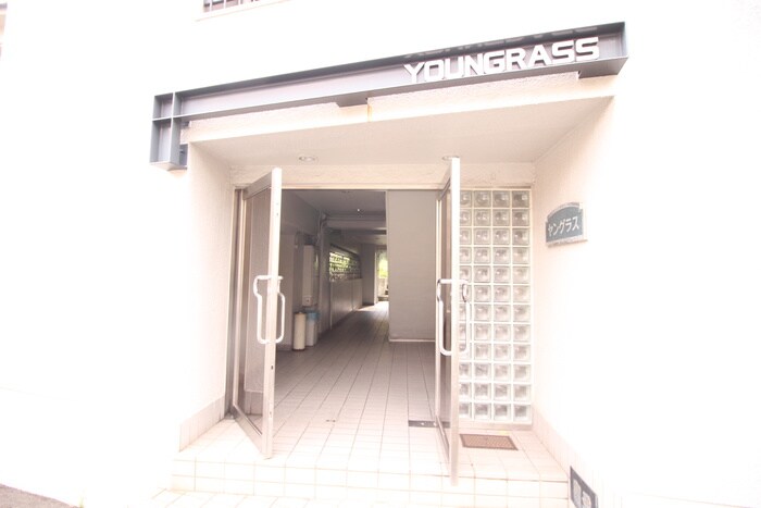 物件外観写真5　(エントランス部分)