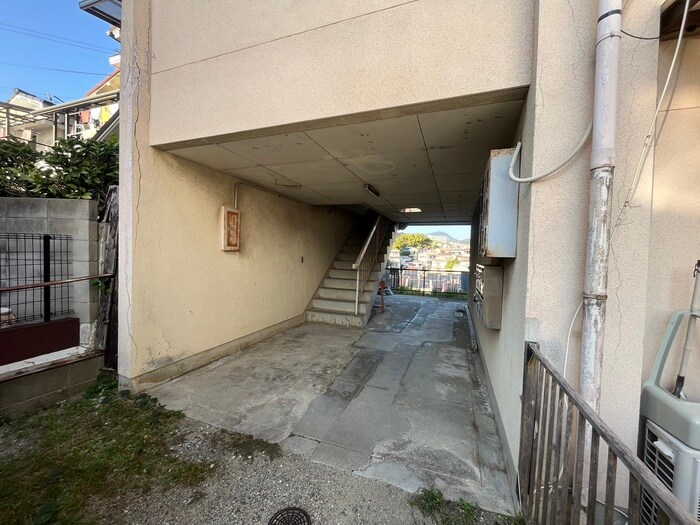 物件外観写真2　(エントランス部分)