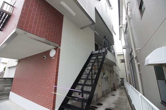 物件外観写真3　(エントランス部分)