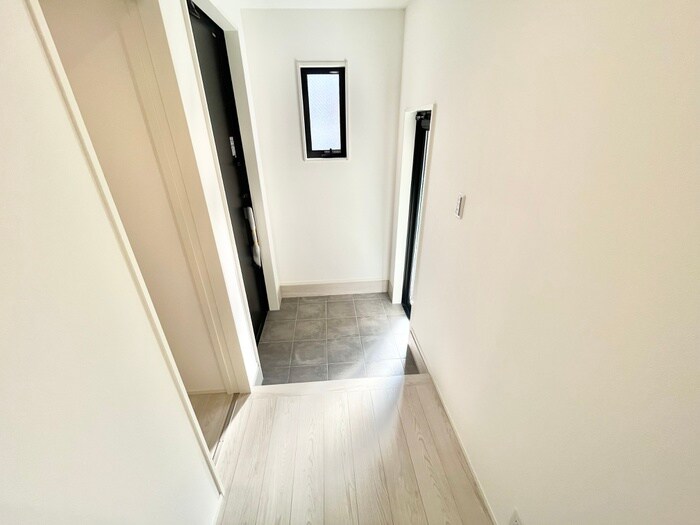 物件内観写真15　(玄関)