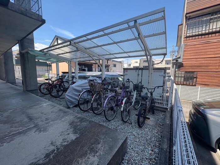 物件外観写真5　(駐輪場)