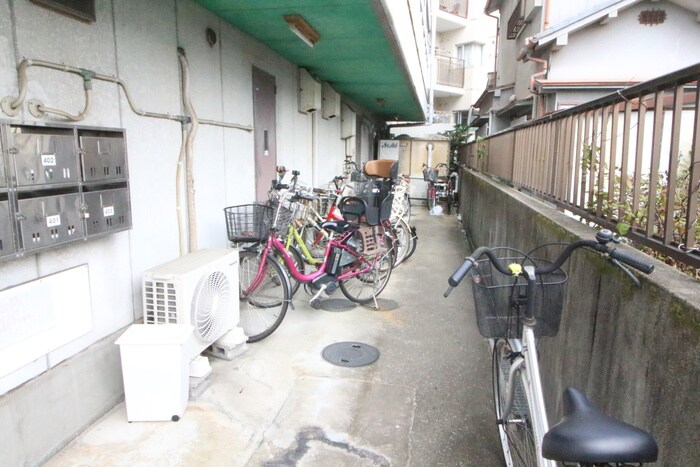 物件外観写真5　(駐輪場)