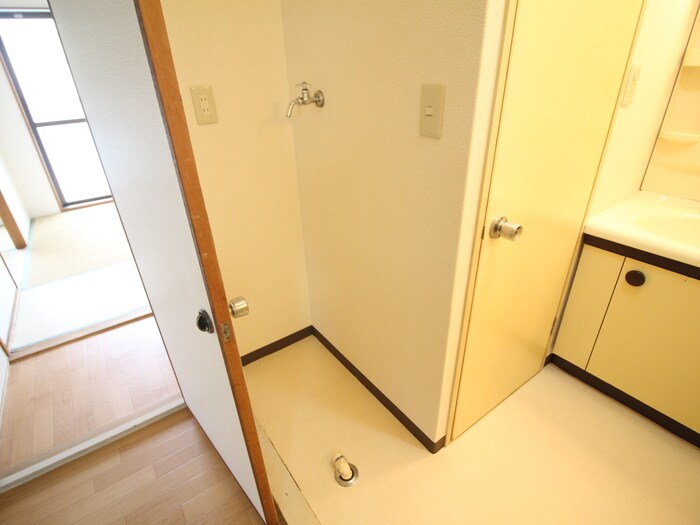 物件内観写真20　(洗濯機置場)