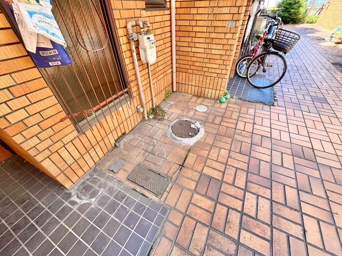 物件外観写真3　(駐輪場)