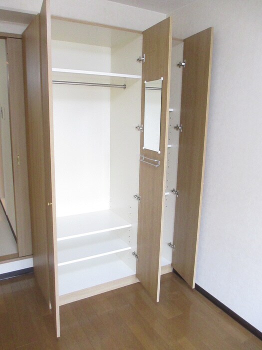 物件内観写真12　(収納)