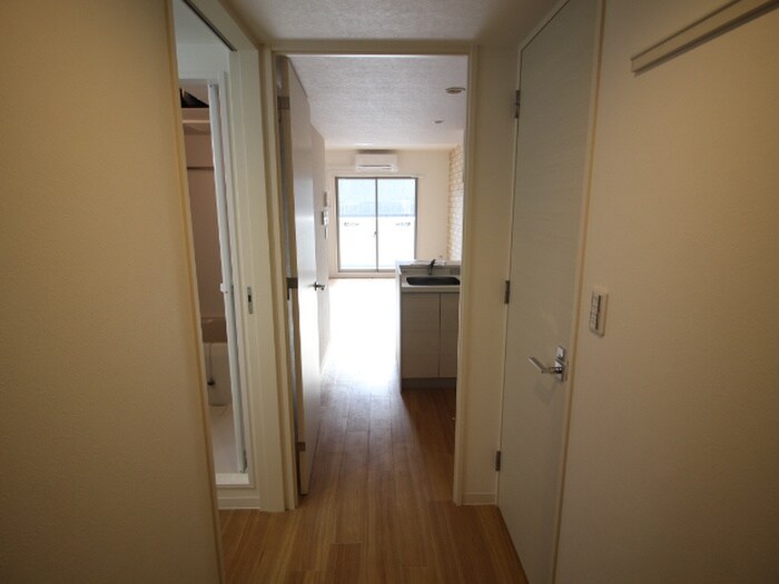 物件内観写真16　(廊下)