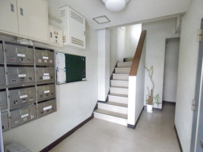 物件外観写真4　(エントランス部分)