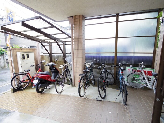 物件外観写真5　(駐輪場)