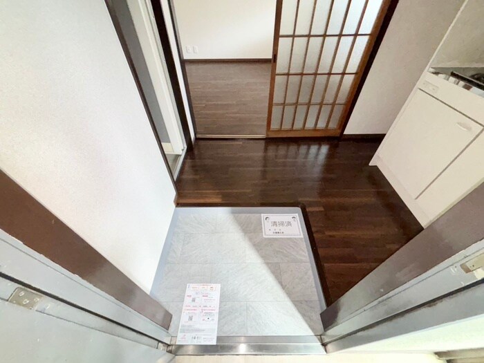 物件内観写真16　(玄関)
