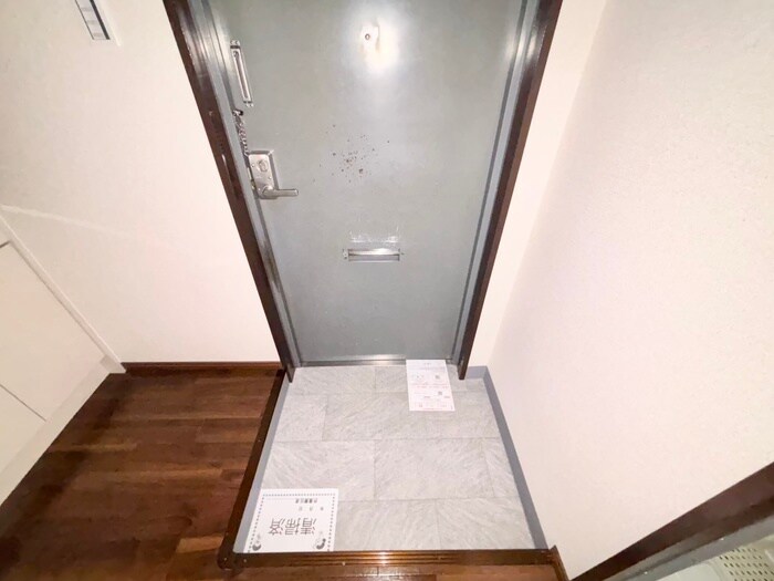 物件内観写真17　(玄関)
