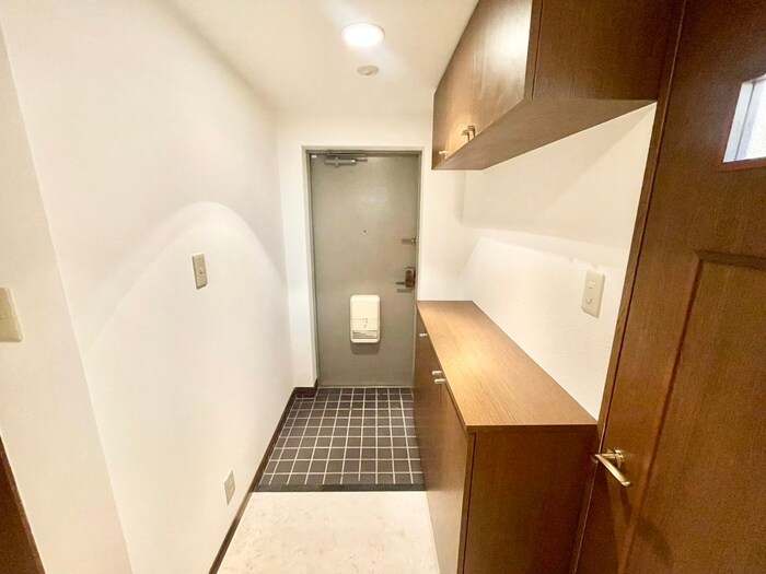 物件内観写真16　(玄関)