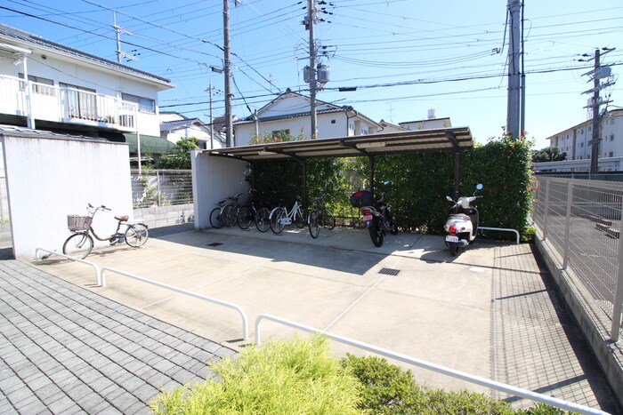 物件外観写真4　(駐輪場)