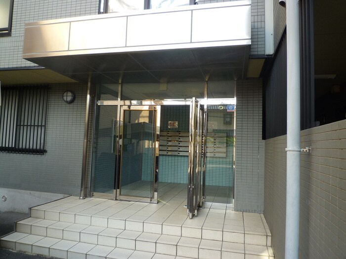 物件外観写真3　(エントランス部分)