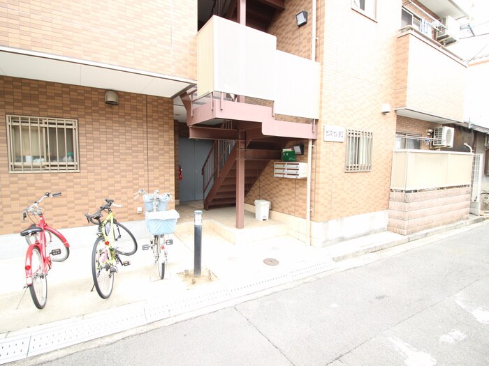 物件外観写真4　(エントランス部分)