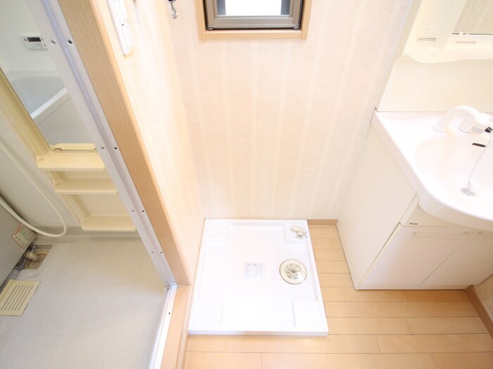 物件内観写真11　(洗濯機置場)