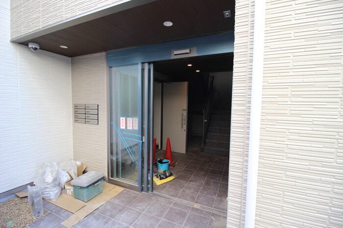 物件外観写真4　(エントランス部分)
