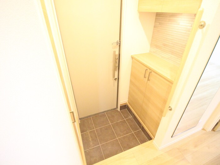 物件内観写真17　(玄関)