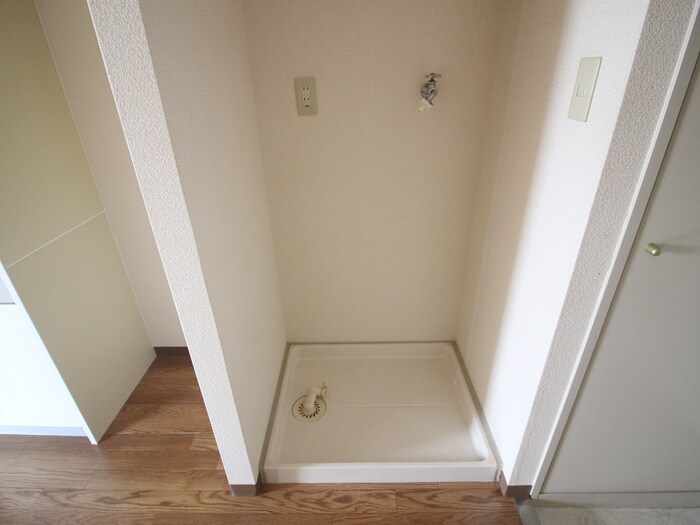 物件内観写真13　(洗濯機置場)