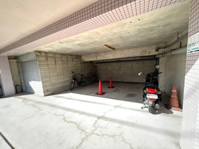 物件外観写真3　(駐車場)