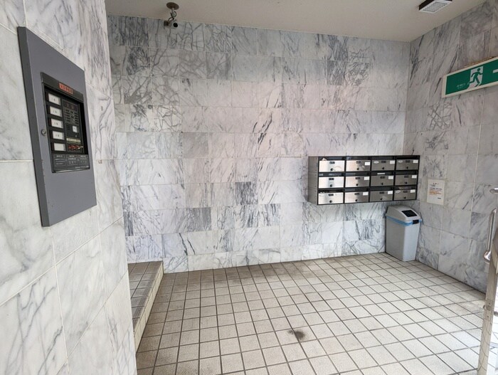 物件外観写真4　(エントランス部分)