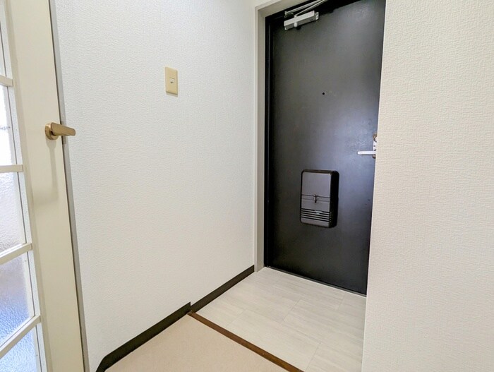 物件内観写真16　(玄関)